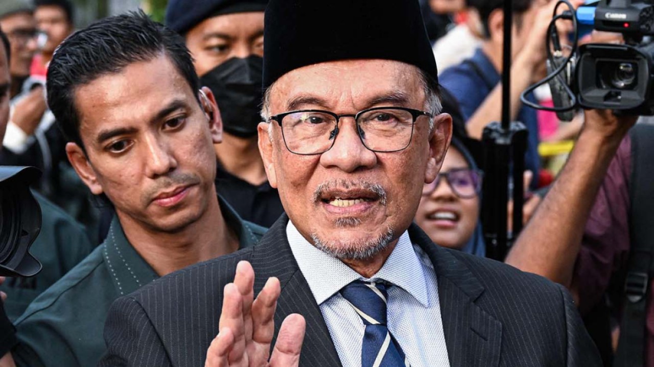 Malaysia’s Mahathir Mohamad Threatens To Sue PM Anwar Ibrahim For Libel ...